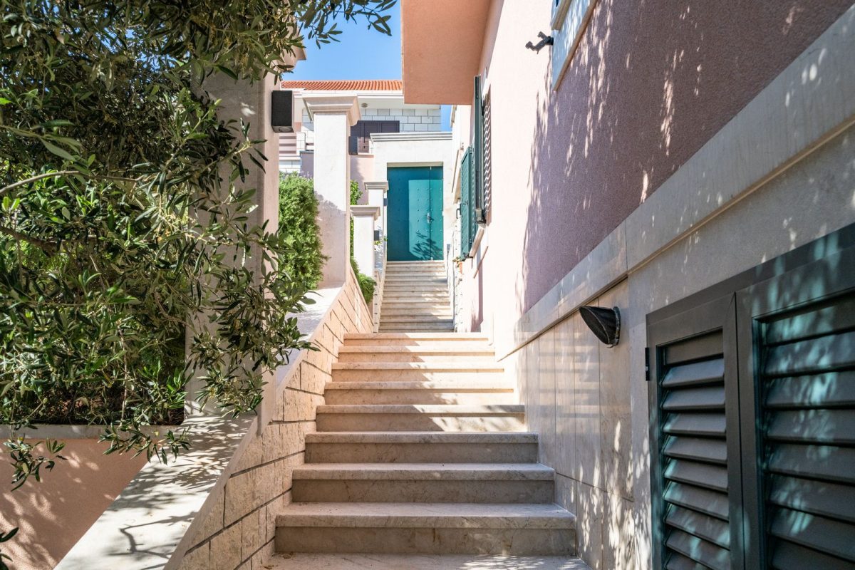 villa sofia korcula zavalatica surrounding 07 1200x800