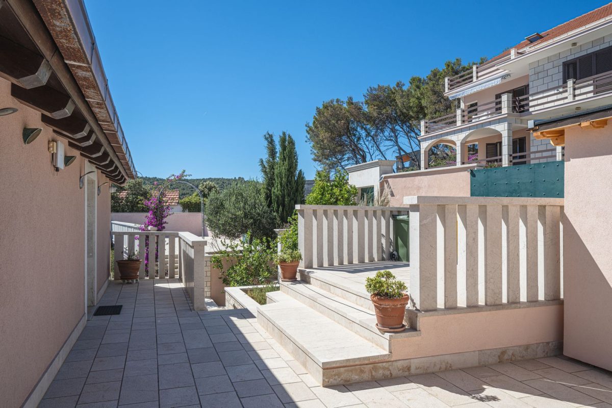 villa sofia korcula zavalatica surrounding 09 1200x800