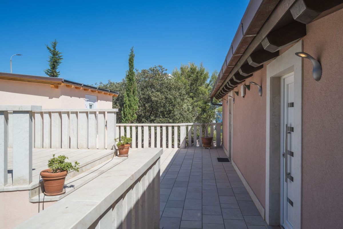 villa sofia korcula zavalatica surrounding 10 1200x800